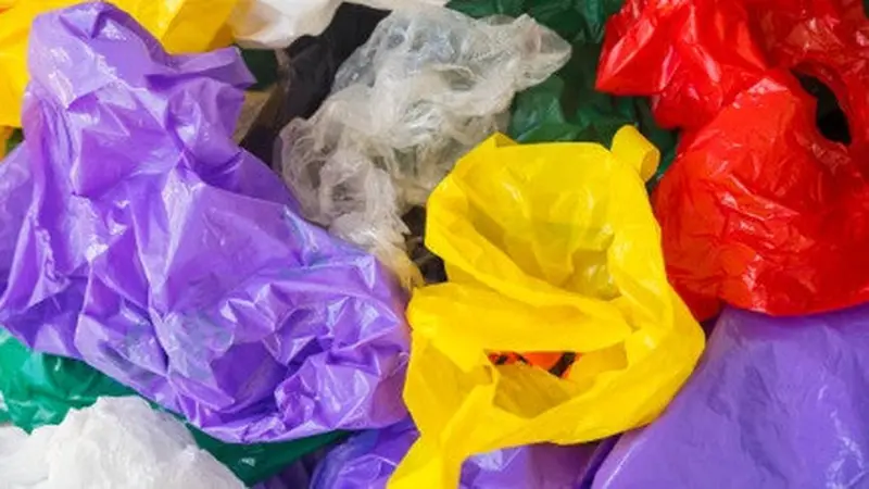Limbah Plastik dari Pabrik Makanan