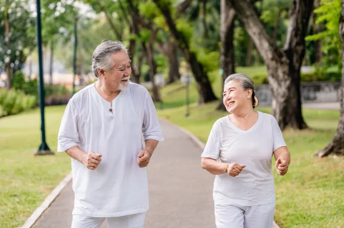 langkah persiapan jelang pensiun dengan menjaga kesehatan fisik